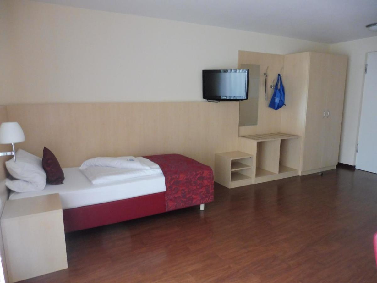 Hotel Gasthof Zum Engel - Gaestehaus Кюнцельзау Экстерьер фото