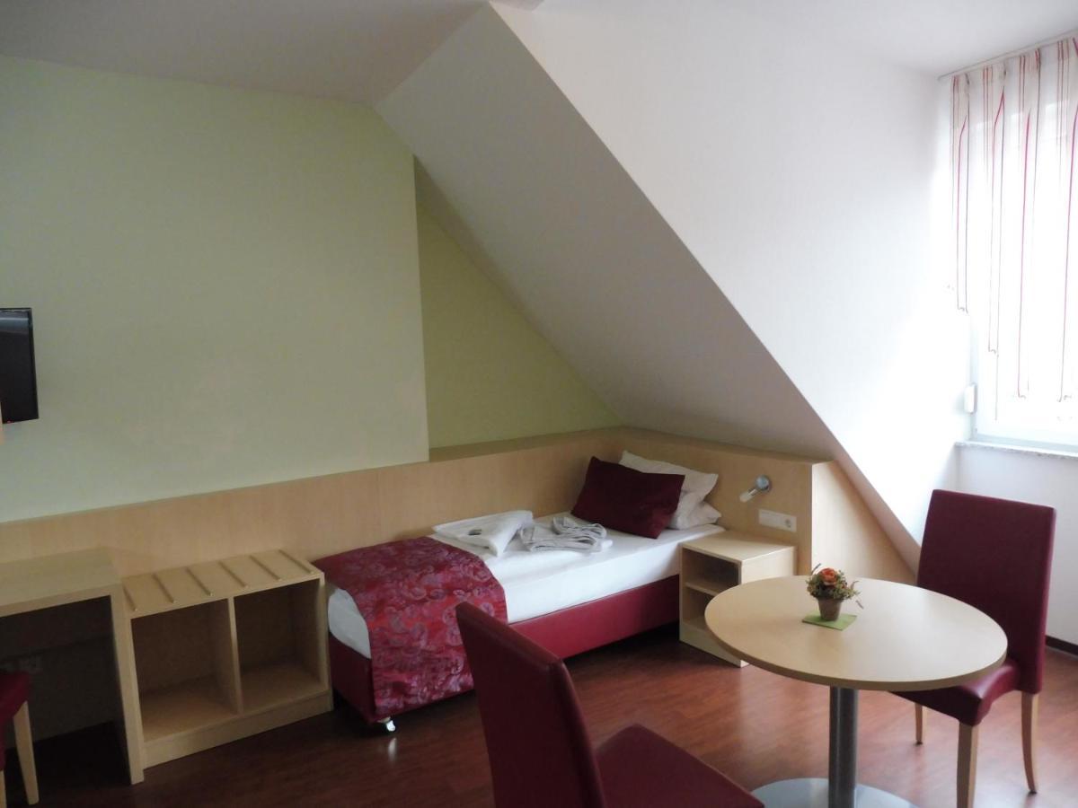 Hotel Gasthof Zum Engel - Gaestehaus Кюнцельзау Экстерьер фото