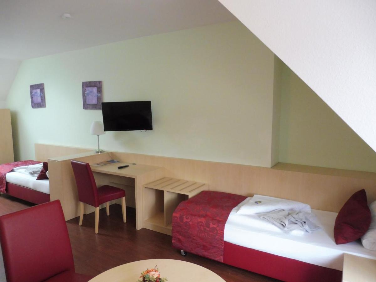 Hotel Gasthof Zum Engel - Gaestehaus Кюнцельзау Экстерьер фото