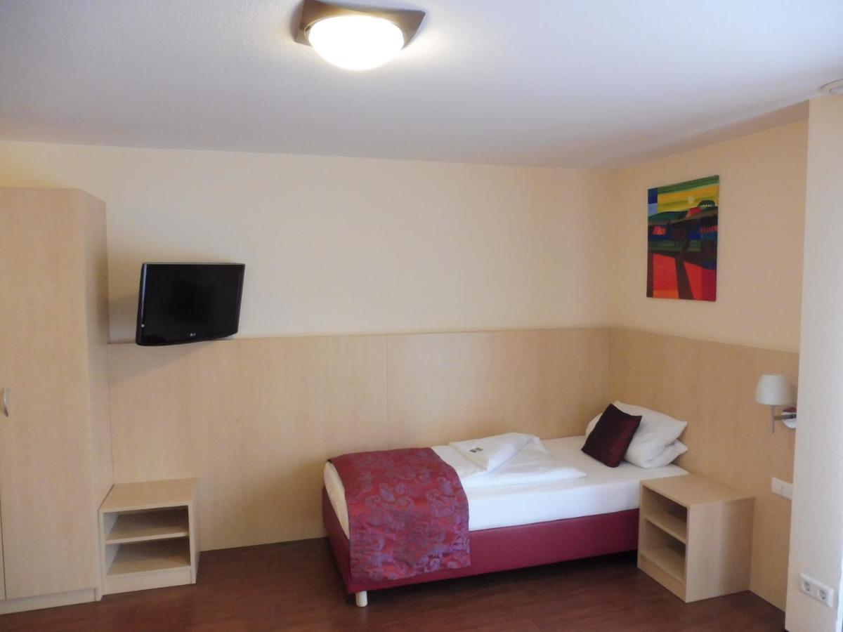 Hotel Gasthof Zum Engel - Gaestehaus Кюнцельзау Экстерьер фото